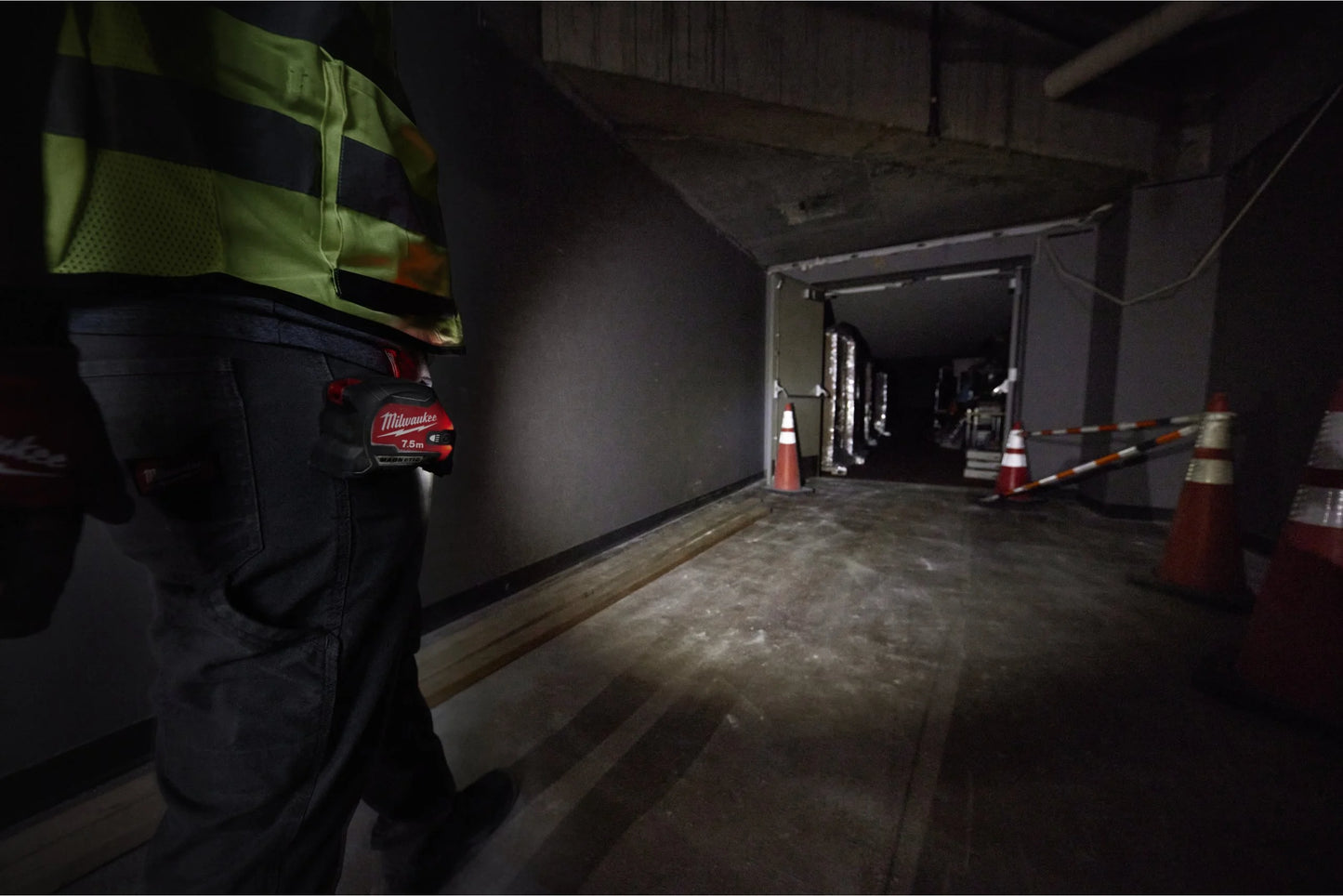 Fita métrica LED magnética de 7,5 m Milwaukee