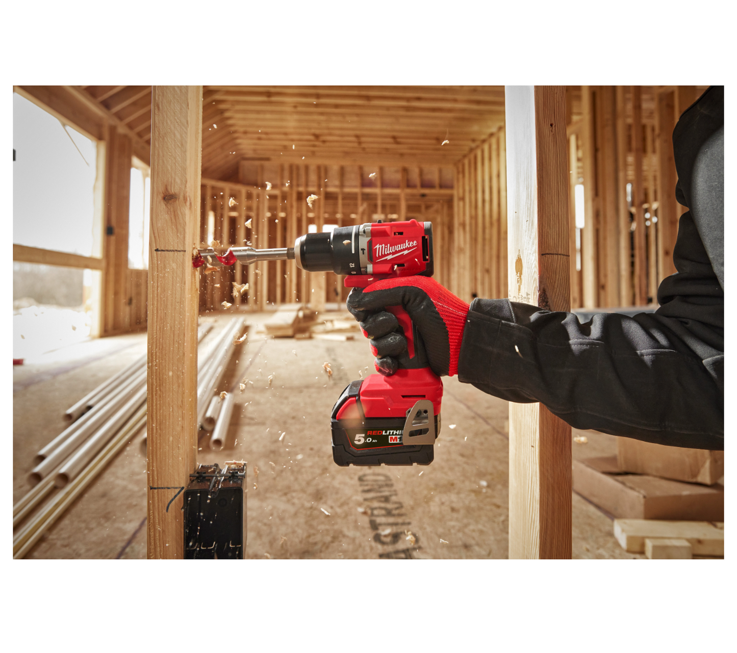 Berbequim de martelo compacto M18 + 2 baterias 2Ah + carregador + mala Milwaukee M18 BLPDRC-202C