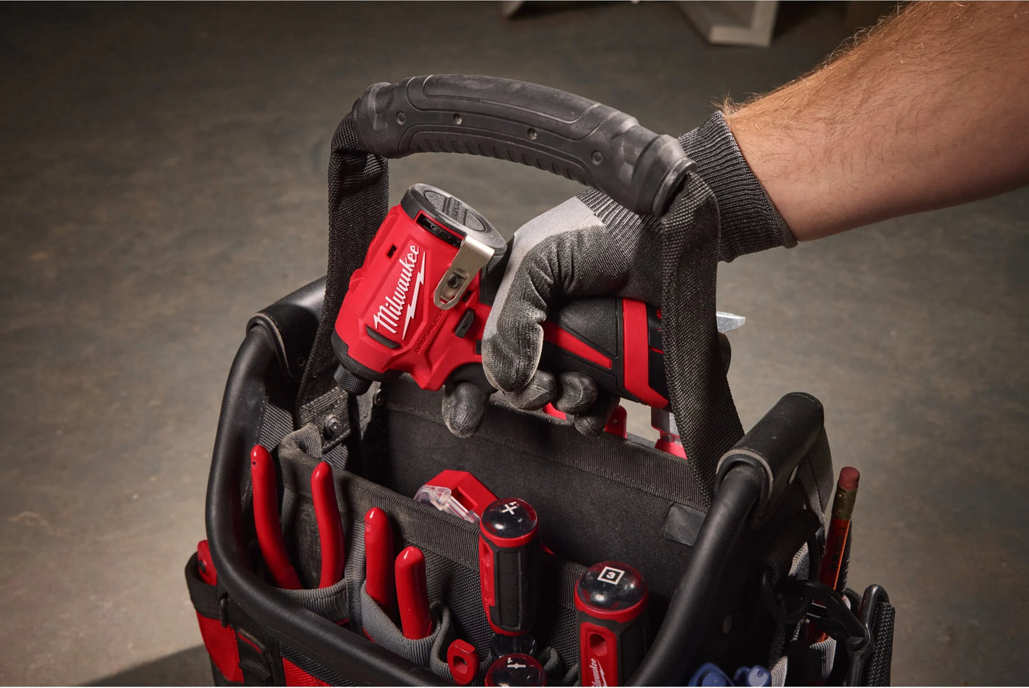 Chave de impacto subcompacta M12, 1/4" hexagonal, 124 Nm, Milwaukee M12 BLIDRC-0