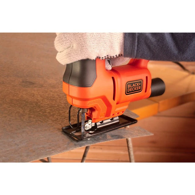 Serra de recortes Black&Decker BES602-QS 400W 18mm com uma lâmina de serra
