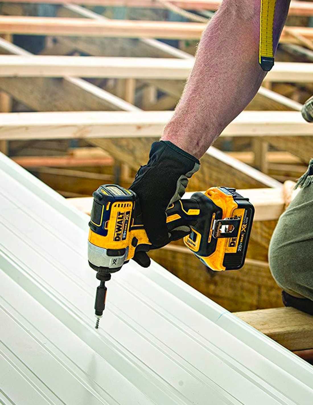 Kit Dewalt com 4 Ferramentas + 2 bat 5Ah + carregador + 2x TSTAK VI DCK496P2