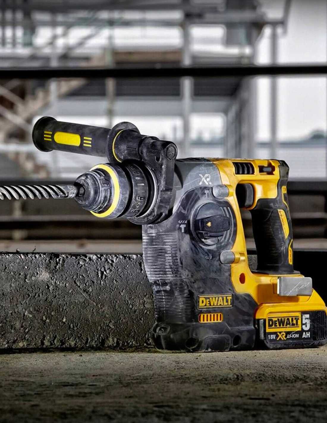 Kit Dewalt com 4 Ferramentas + 2 bat 5Ah + carregador + 2x TSTAK VI DCK496P2