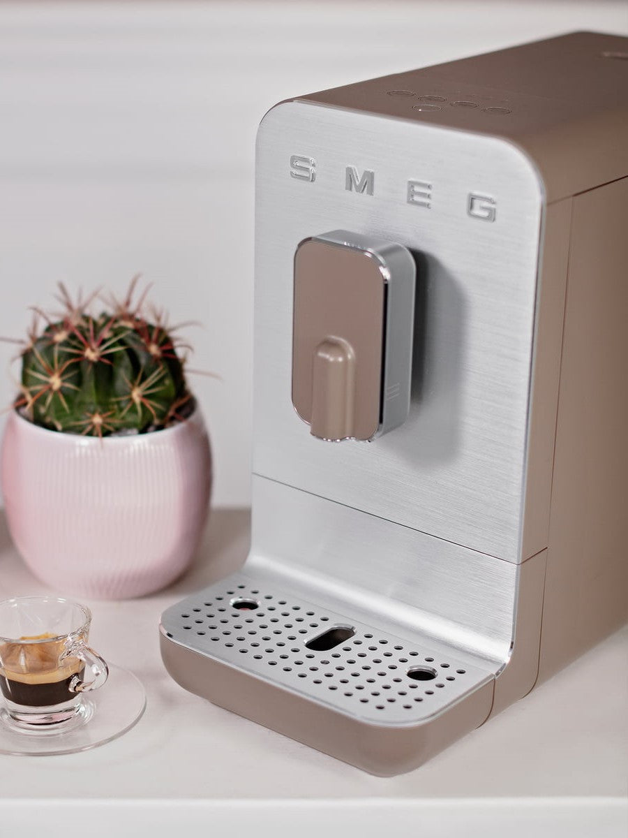 Máquina de café superautomática Smeg