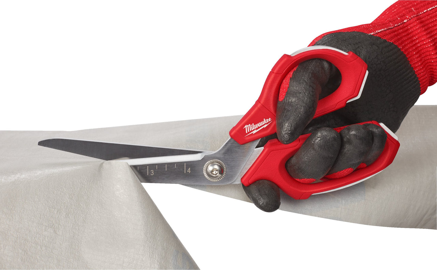 Conjunto especial con herramientas manuales + cargador + bateria + baúl con ruedas Milwaukee