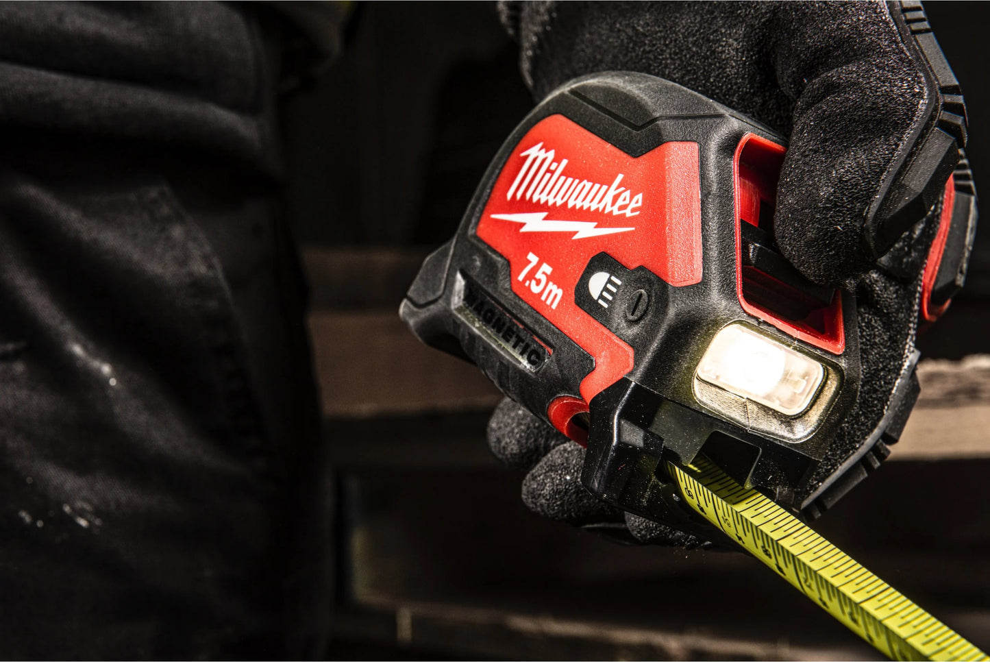 Fita métrica LED magnética de 7,5 m Milwaukee