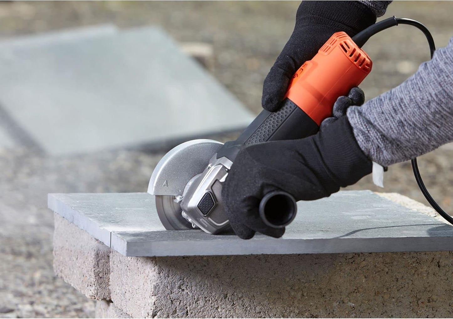 Rebarbadora angular com fio de 125 cm e 5 discos BEG220SA5 Black+Decker 900W