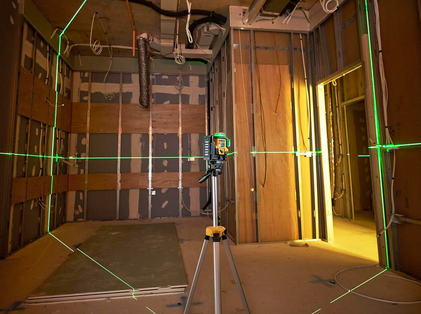 Nível laser autonivelante USB-C verde 3 linhas 360° Dewalt DCLE14361GB