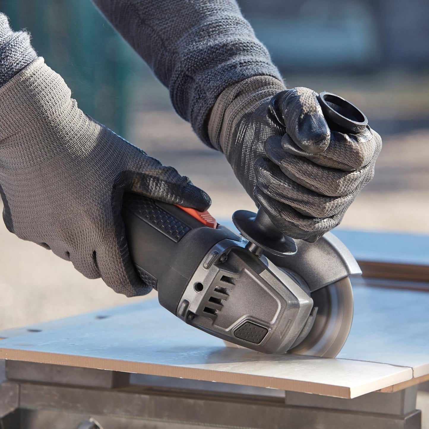 Rebarbadora angular com fio de 125 cm e 5 discos BEG220SA5 Black+Decker 900W