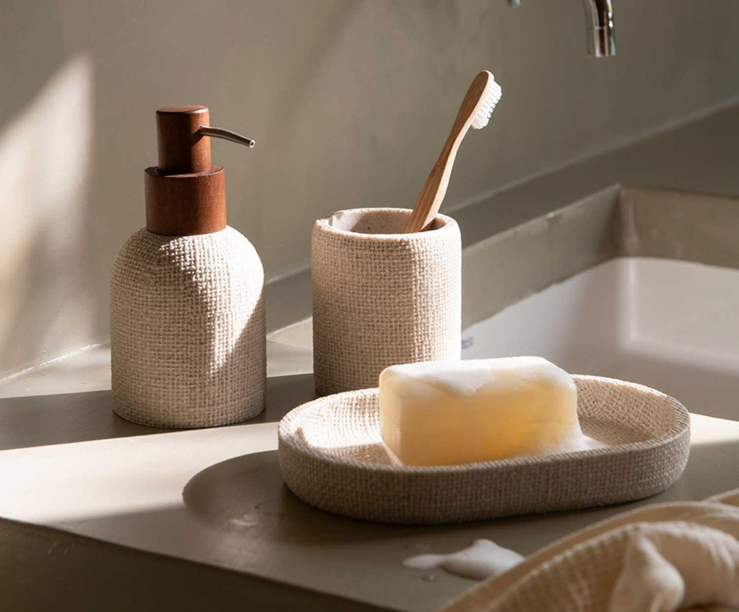 Dispensador de banho com textura Ø8x15,5cm Andrea House