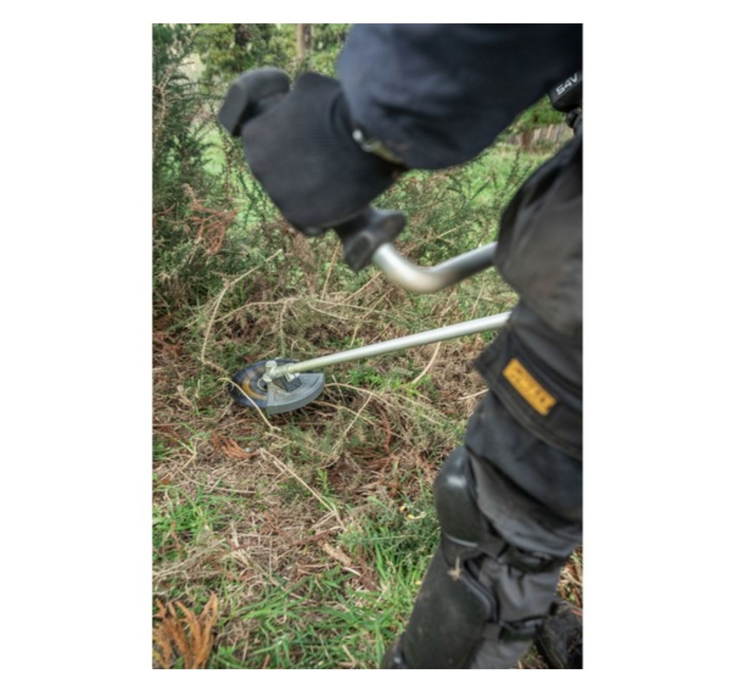 Roçadeira florestal FLEXVOLT 54V 25 cm com cabo em “U” Dewalt DCMBC723N