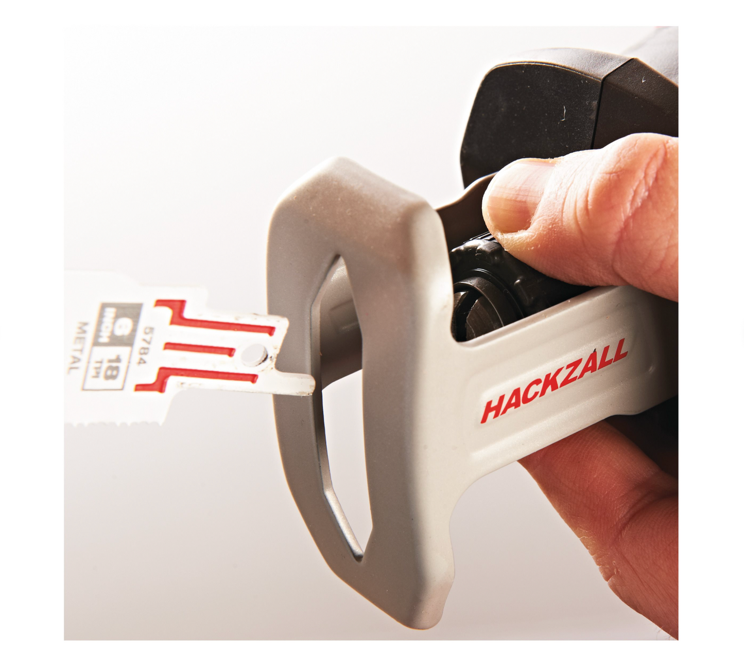 Serra sabre M18 com 2 baterias de 4 Ah + carregador + bolsa Milwaukee C18 HZ-402B