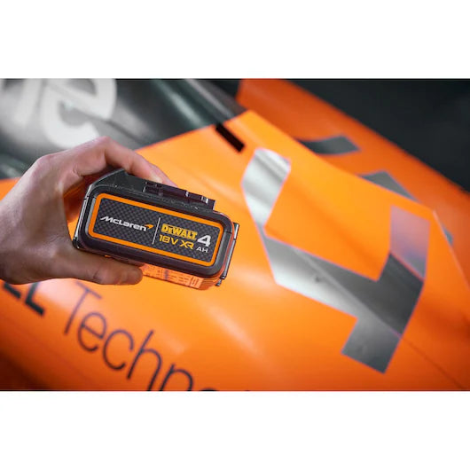 Berbequim de martelo McLaren 18V 90Nm 13mm com 2 baterias de 4Ah + mala Dewalt DCD85MM2T