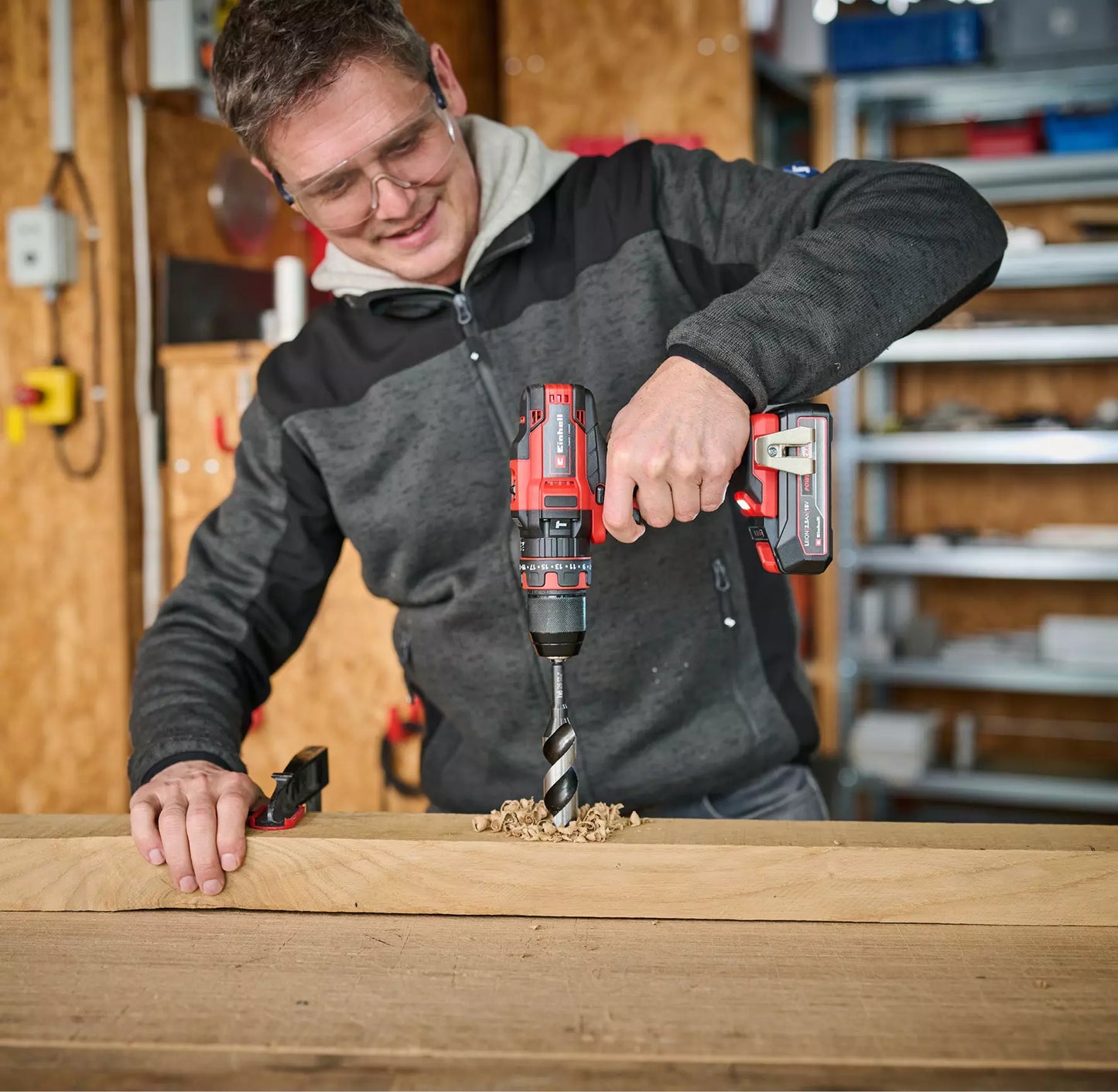 Martelo perfurador sem fio Einhell 18V com 1 baterias 2,5Ah e carregador TE-CD 18/44 Li-i