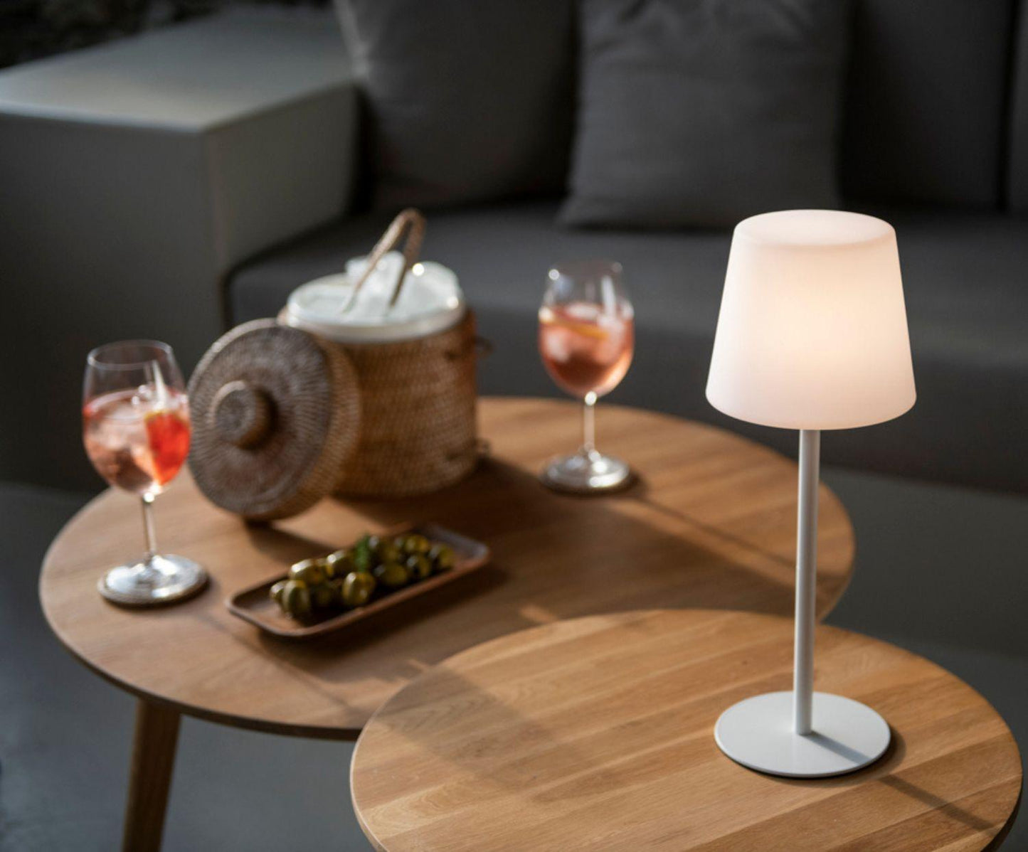 Lâmpada LED sem fios em metal branco Andrea House