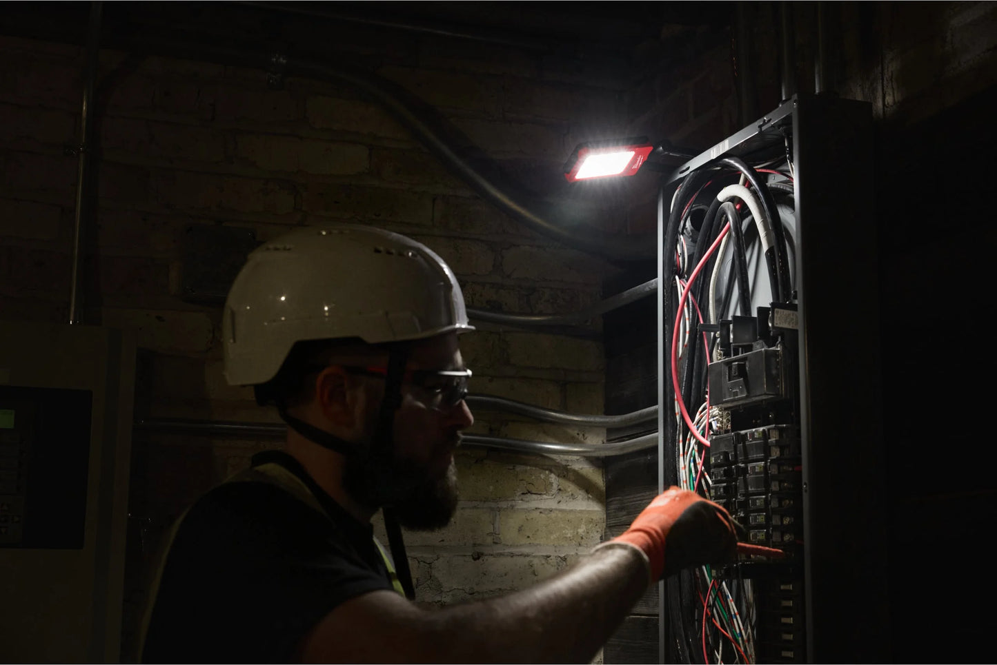 Linterna de área recargable USB-C Milwaukee IR FFL