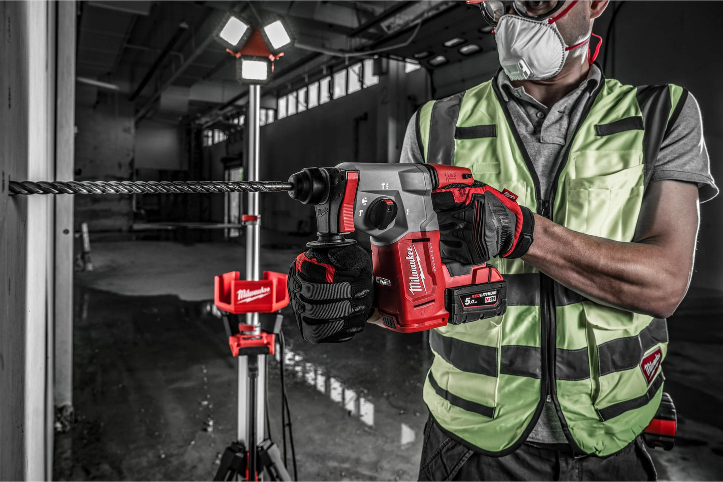 SDS-PLUS 2.3J M18 25mm Combinado Martelo + 2bat 5Ah + Carregador + Estojo Milwaukee M18 BLH-502X