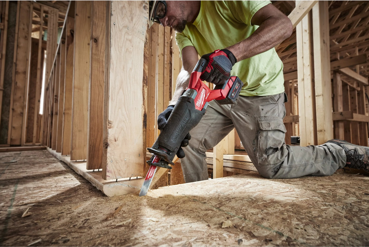 Serra de zibelina M18 Combustível + 2bat 5Ah + Carregador + Maletín Milwaukee M18 FSZ-502X