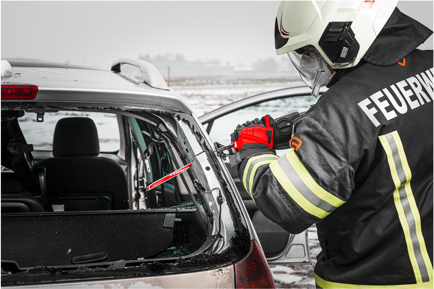 Serra de zibelina M18 Combustível + 2bat 5Ah + Carregador + Maletín Milwaukee M18 FSZ-502X