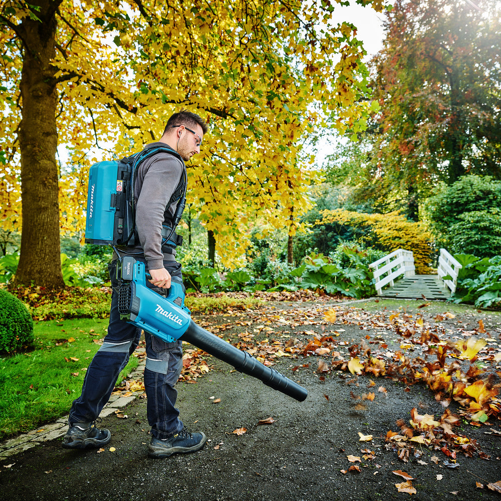 Mochila con 2 adaptadores 18V/36 + 4 baterías 5Ah + cargador doble Makita 191C50-5 PDC01